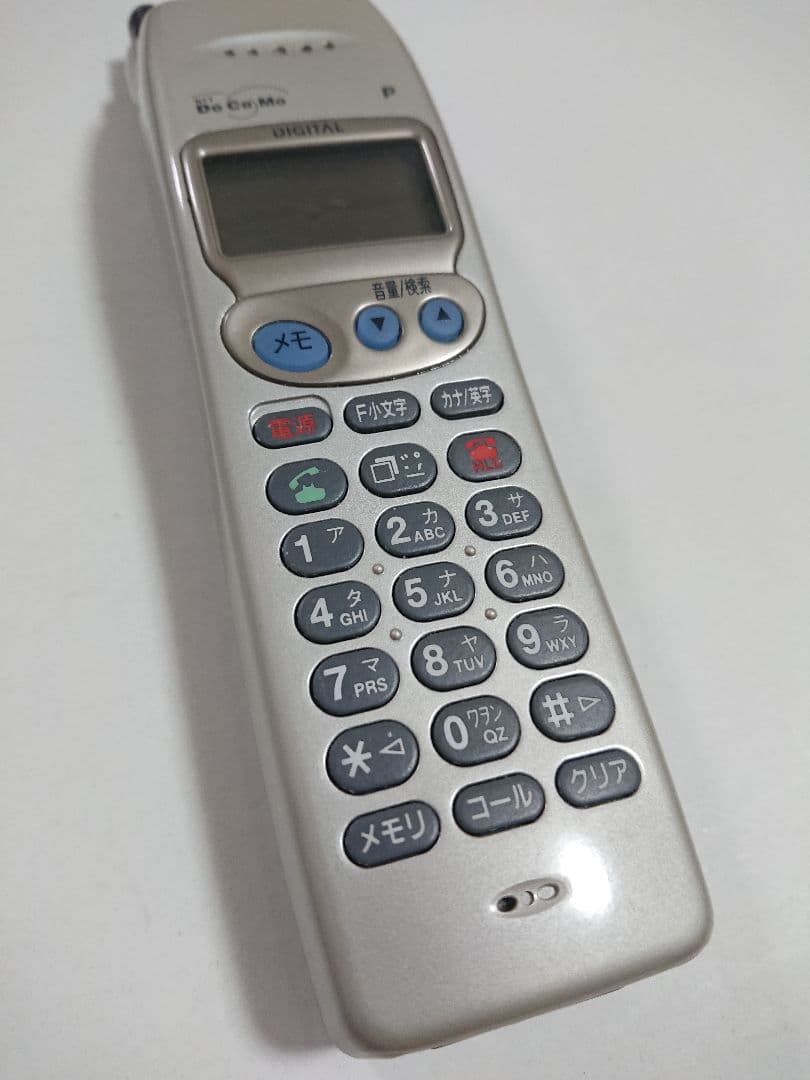 【平成レトロ】ドコモガラケー ドコモP101 シャンパンゴールド 予備パーツ付き