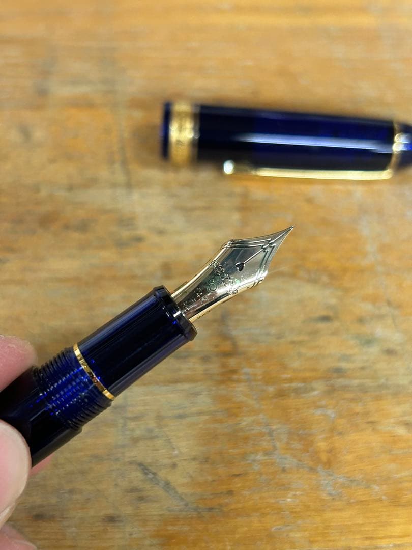 PLATINUM 万年筆 ネイビー F字　金ペン