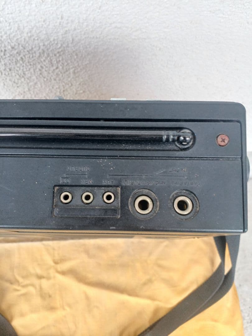 専用　ソニーICF 9090 ギター&ラジオ　昭和レトロ　電源コード付属