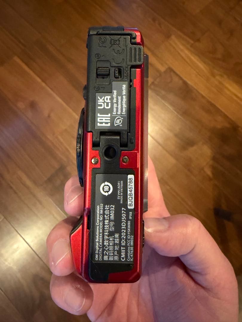 OM SYSTEM TG-7 レッド