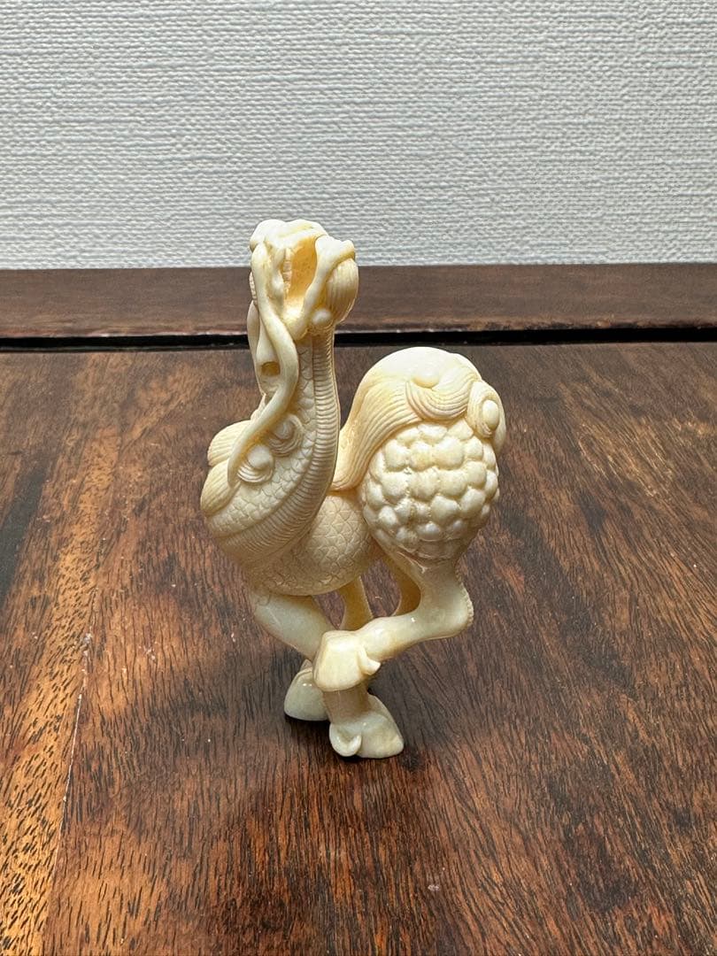 キリン麒麟　緒締　根付　提げ物　牙彫　天然材質　置物　骨董古美術 ねつけ