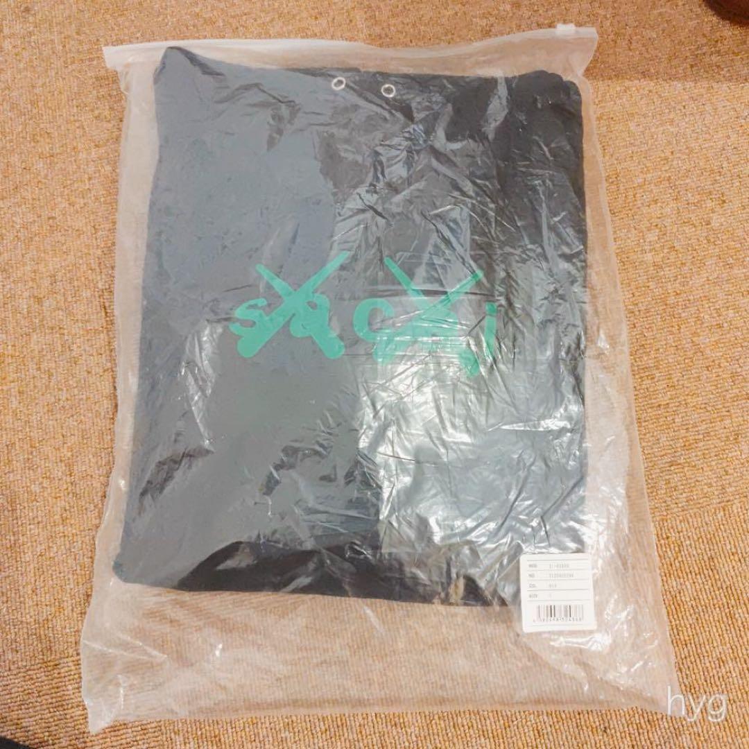 kiki様　【新品未使用】Sacai × Kaws フーディー サイズ1