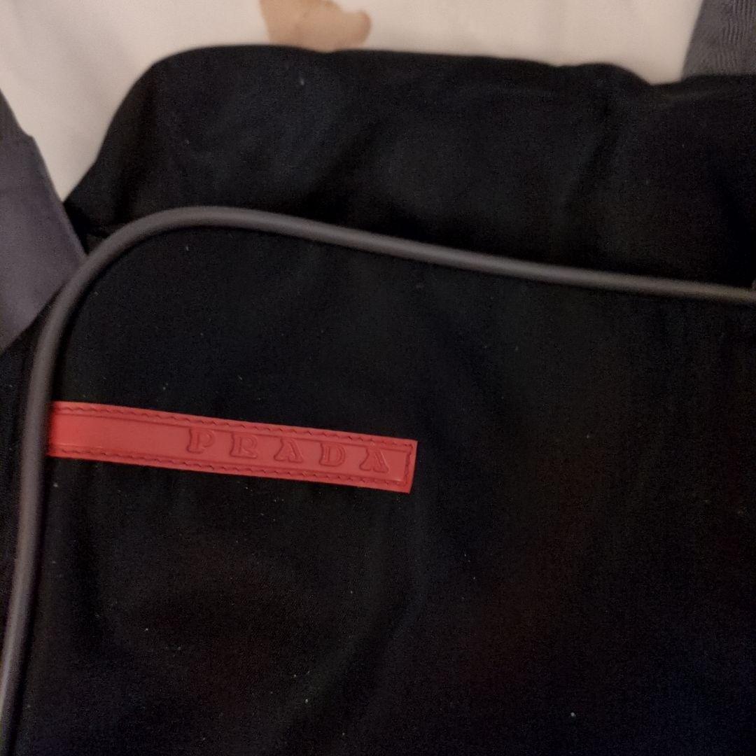 けい！　Ｕｓｅｄ　ＰＲＡＤＡ　赤タグ　大型ボストンバッグ　ＢＫ系