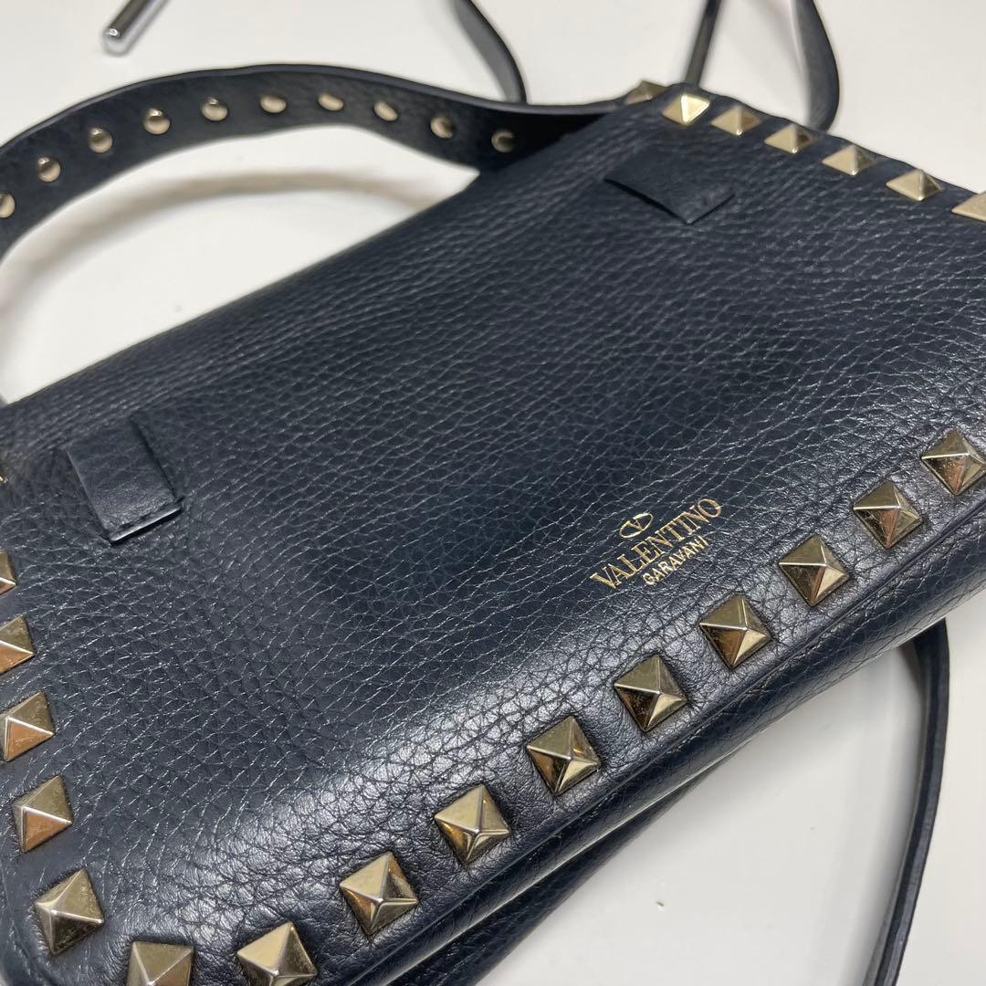 じ*と様 VALENTINO スタッズ付きショルダーバッグ ブラック