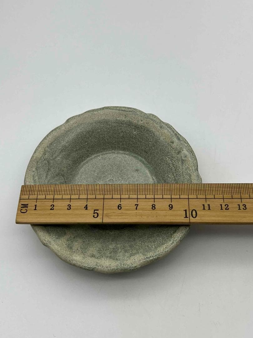 宋時代～元時代　青磁　龍泉窯刻花唐草文輪花盤　青磁皿　唐物(F-109)