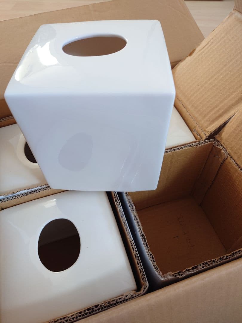 ボックスティッシュ　ポーセラーツ白磁４個