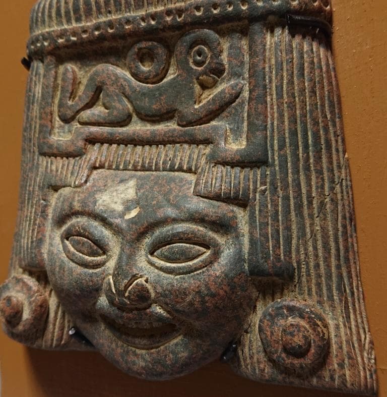 コレクター収集品　メキシコ　トトナカ文化　マスク　（B）