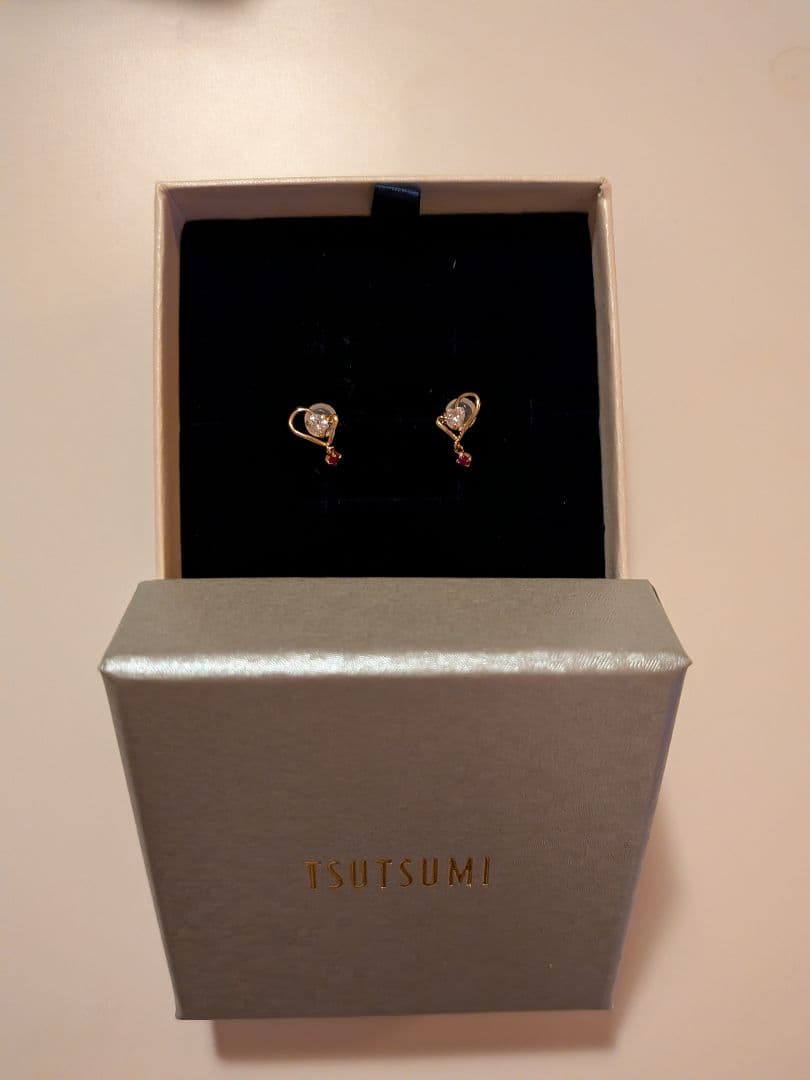 K18イエローゴールド ハート型ピアス