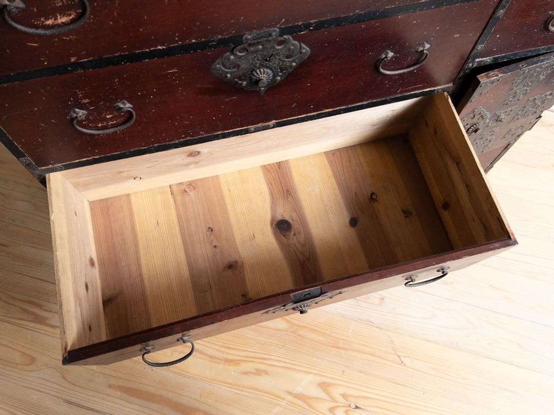 和箪笥　収納棚　4段　漆塗り　骨董　古道具　古家具　和家具　アンティーク