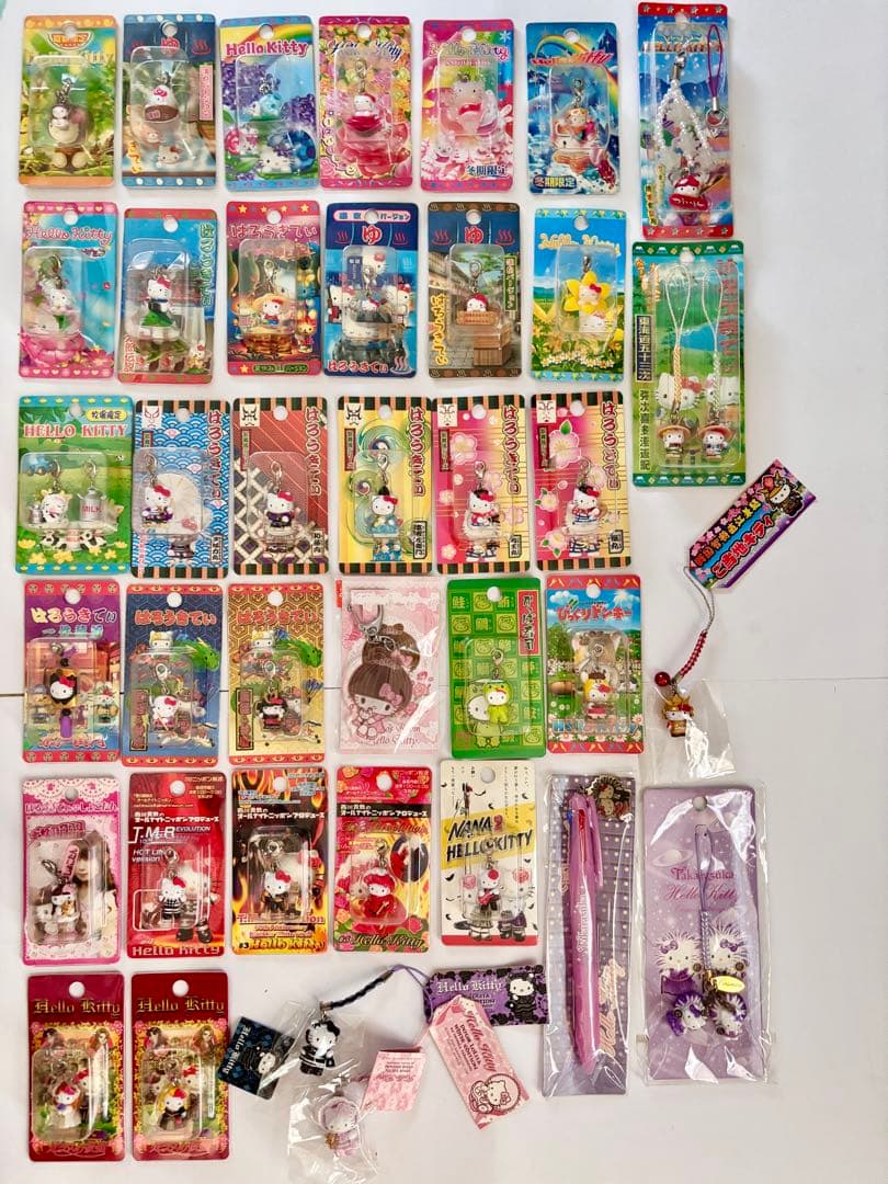 ご当地キティ　ファスナーマスコット＆根付け246個セット　まとめ売り