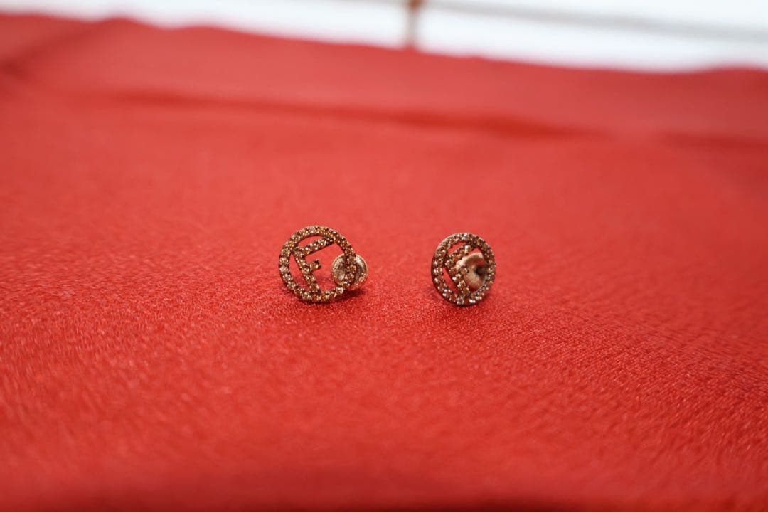エフ イズ フェンディ ピアス