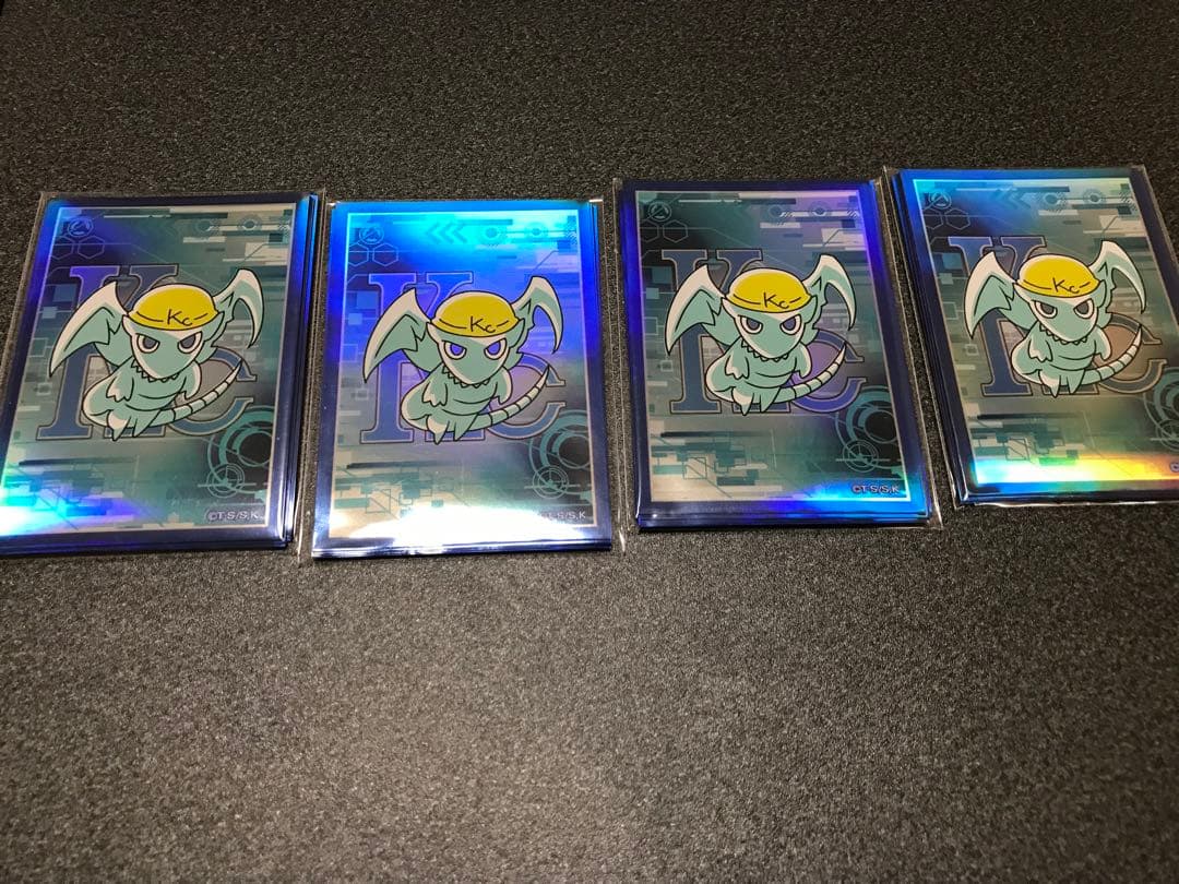 【激レア】遊戯王 公式 未開封 ちびブルーアイズ スリーブ 光沢 40枚