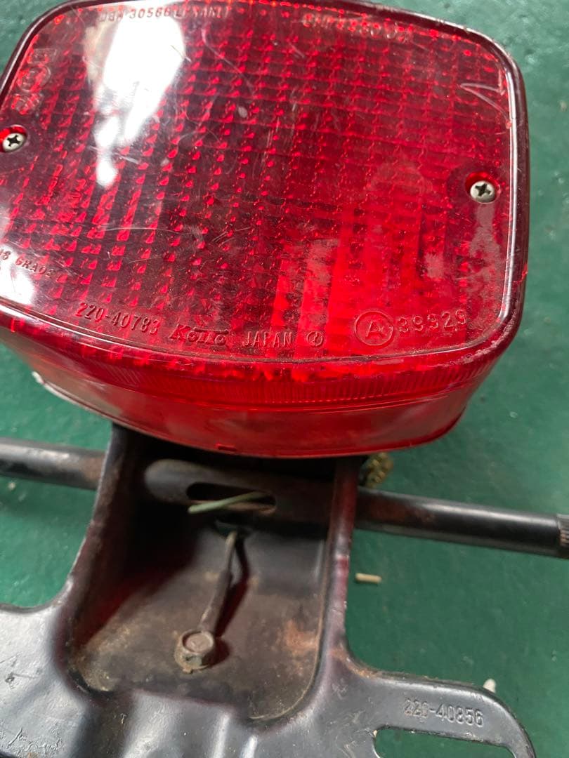 Z400FX Z400J Z550FX テールランプブラケット　ウィンカーステー