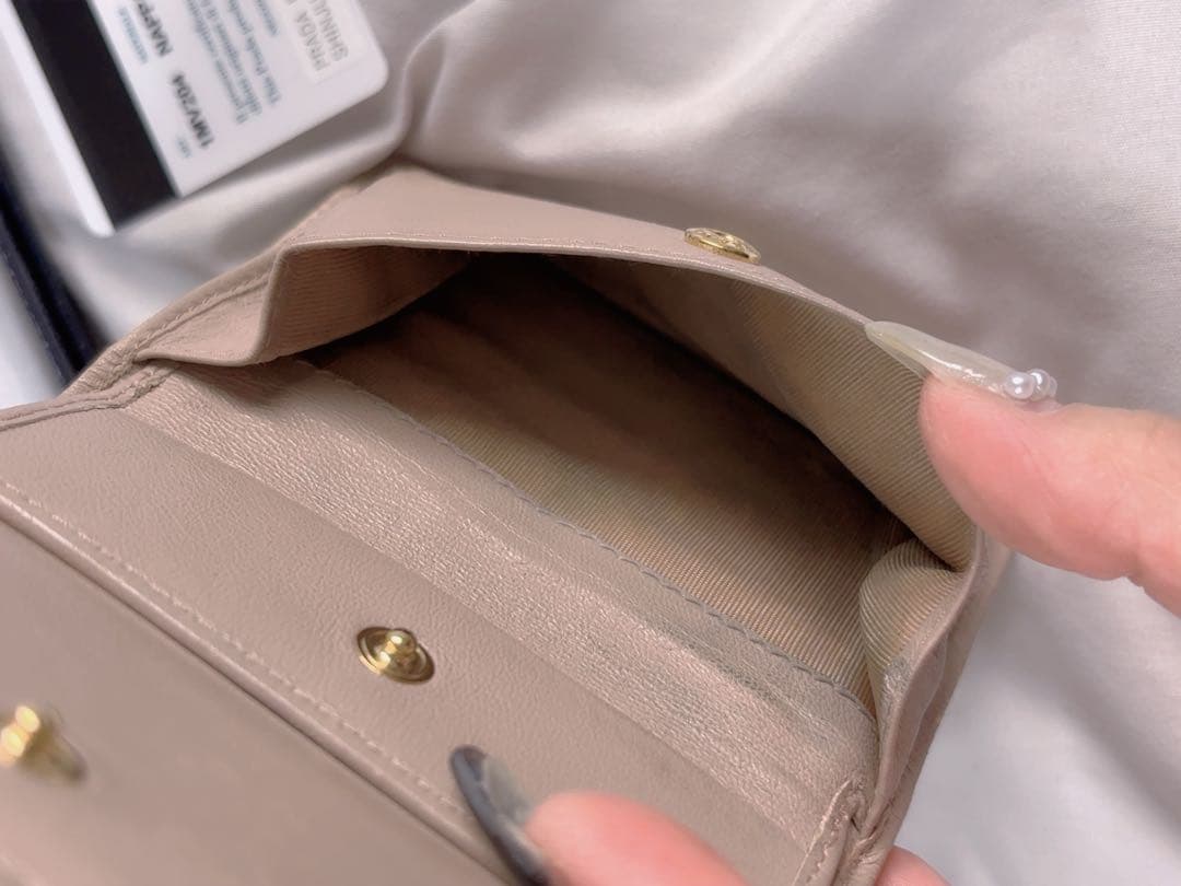 アネモネ♦︎正規店購入＊PRADA プラダ　二つ折り財布＊ナッパー　レザー