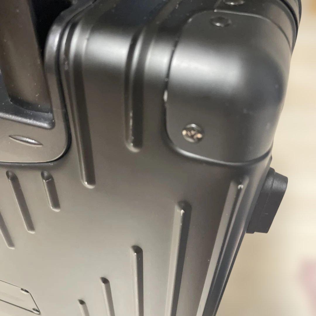 イノベーター　ブラック36L アルミスーツケース