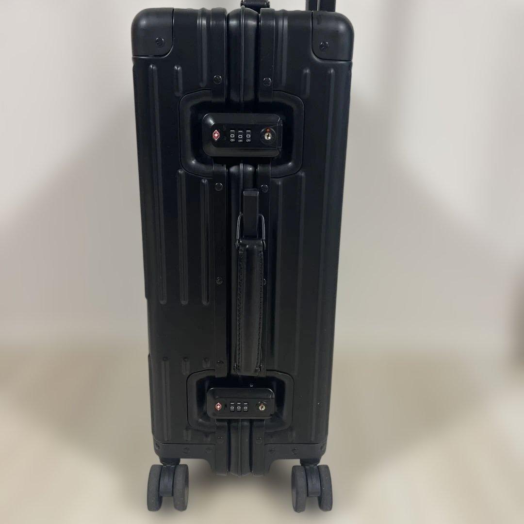 イノベーター　ブラック36L アルミスーツケース