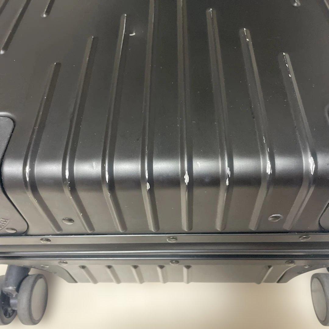 イノベーター　ブラック36L アルミスーツケース