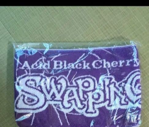 Acid Black Cherry フード付きタオル