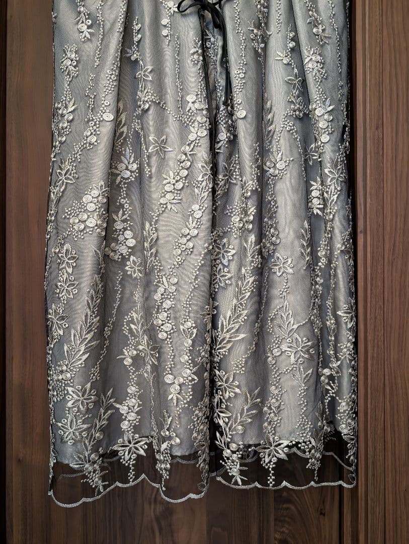 グレー 刺繍入り パーティードレス フリル袖 4L
