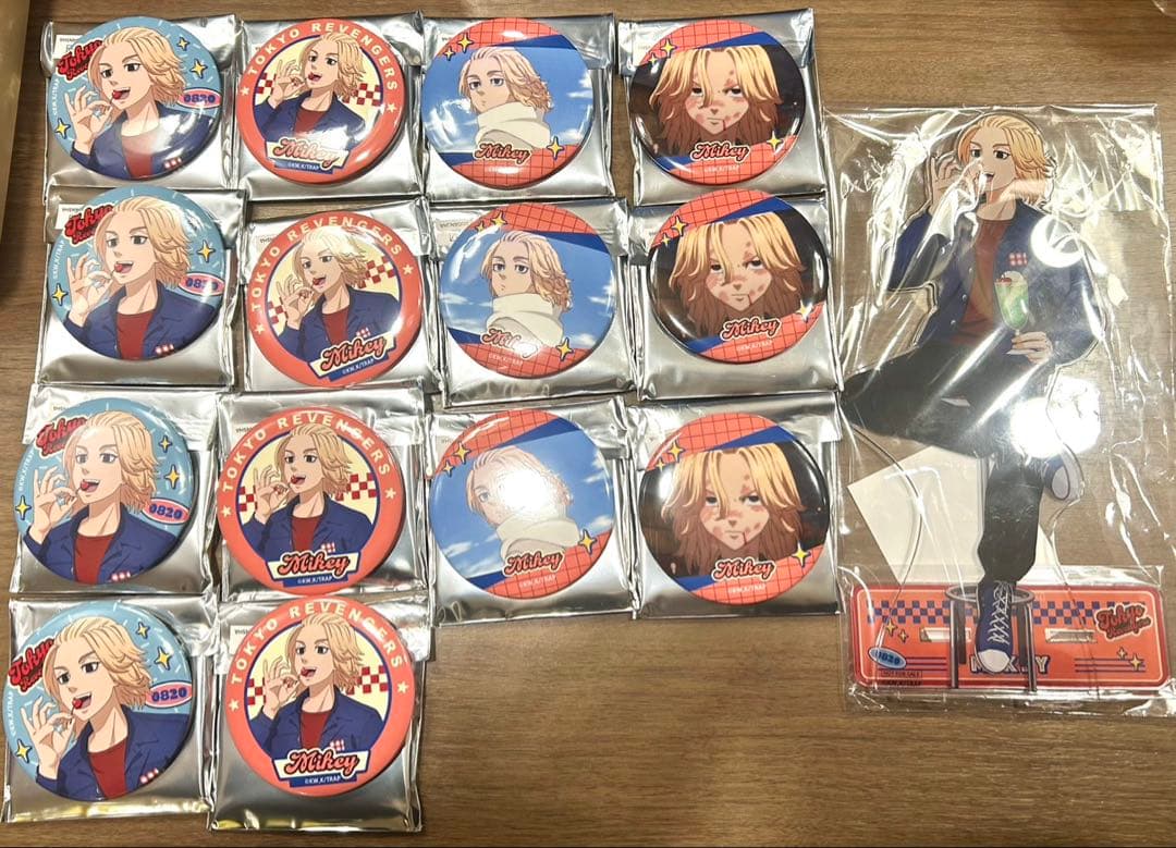 佐野万次郎　ハピネス缶バッジ　BIGアクリルスタンド 缶バッジ　東リベ