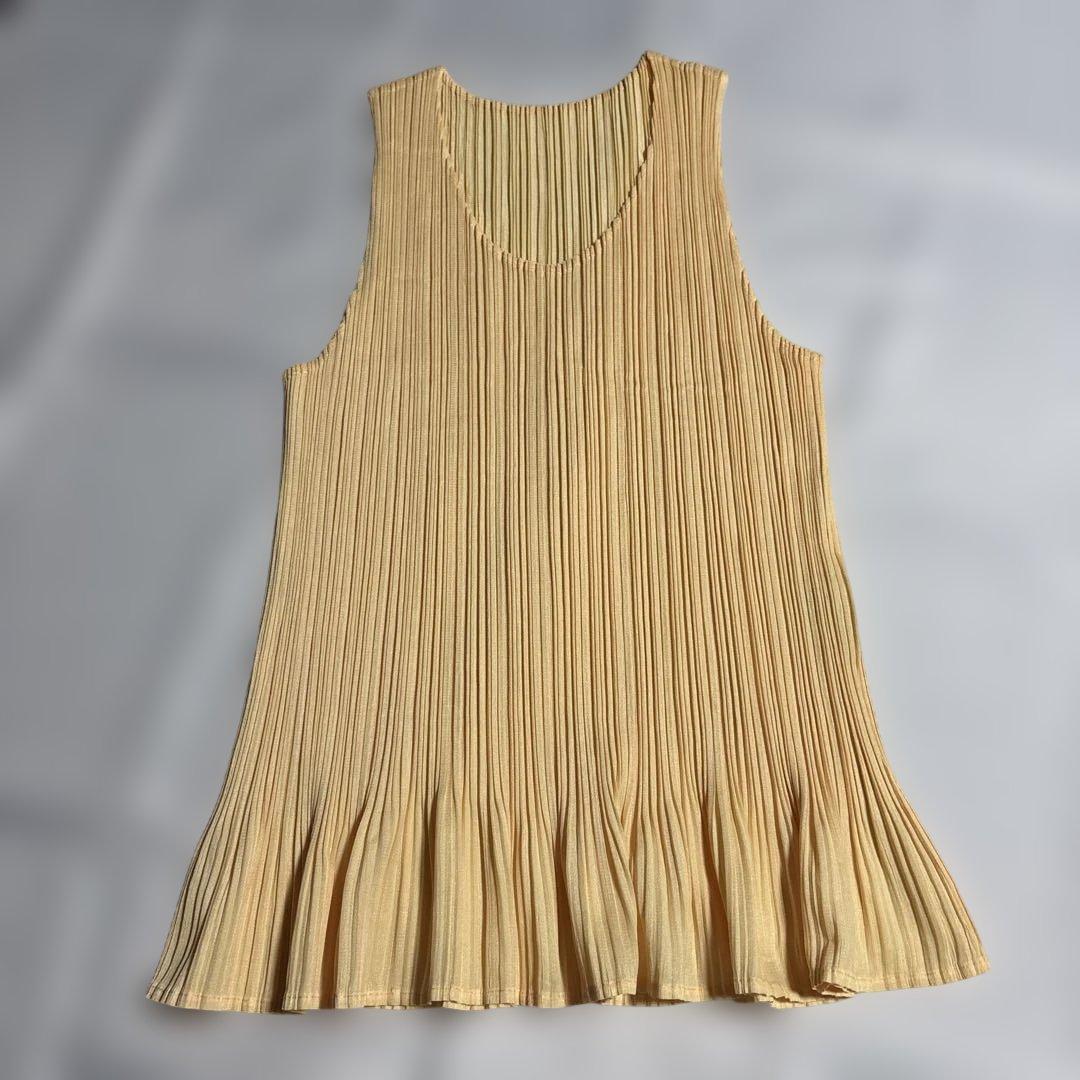 イッセイミヤケ　プリーツプリーズ　タンクトップ