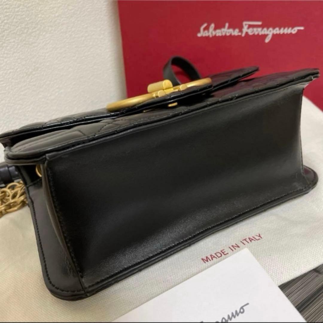 Salvatore Ferragamo フェラガモ　ガンチーニショルダーバッグ