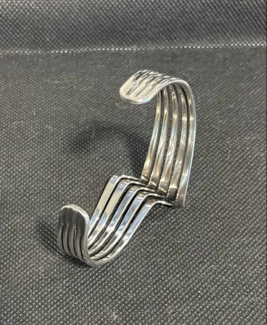 シルバー 波形デザイン バングル