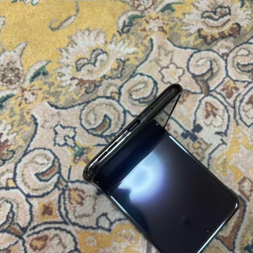 美品　モトローラmoto razr 40 Ultra　本体　ブラックSIMフリー