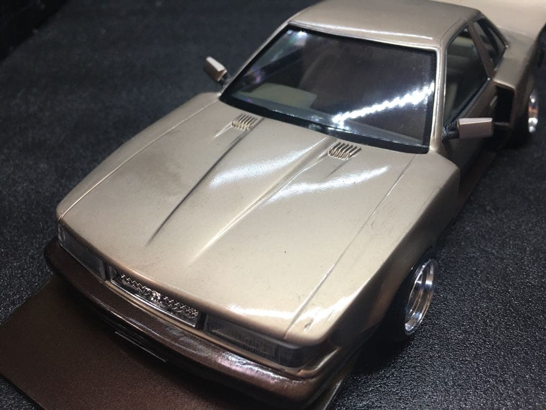 旧車プラモデル完成品1／２４　10ソアラアオシマ
