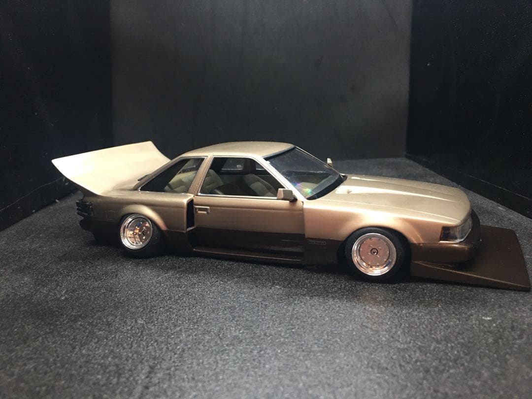 旧車プラモデル完成品1／２４　10ソアラアオシマ