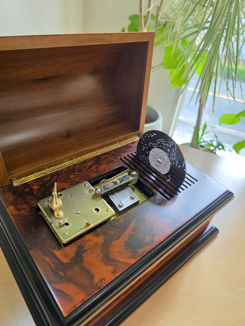 REUGE　ディスクオルゴール　ドーム型クルミ象嵌箱　17枚ディスク付