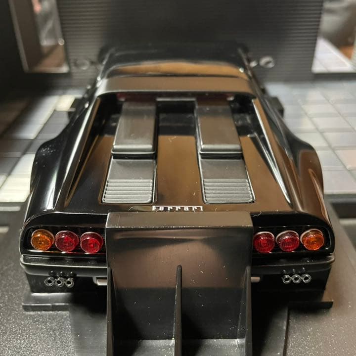 絶版未展示品　京商 1/18フェラーリ 365GT4 /BB ブラック