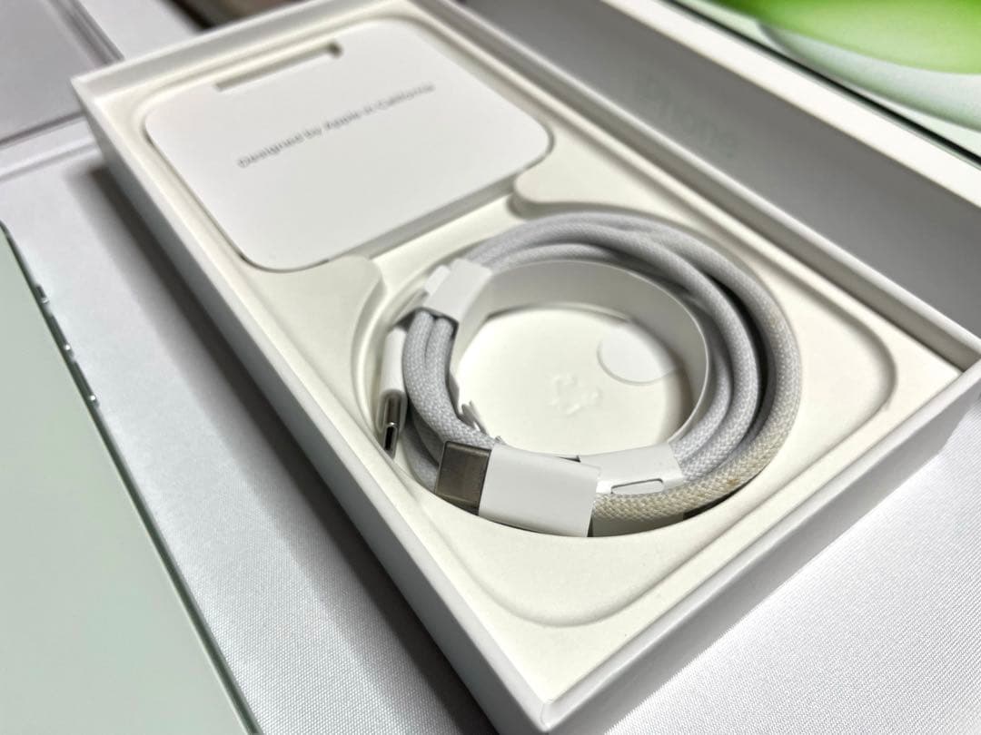 iPhone15 256GB グリーン 付属品(ケース)多数！美品！SIMフリー