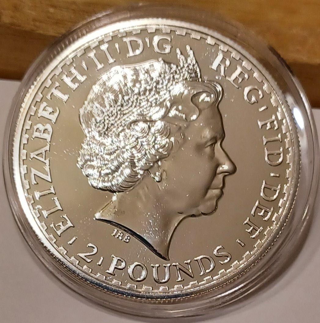 ブリタニア女神とエリザベス2世女王の2ポンド 大きめの銀貨 2003年 イギリス