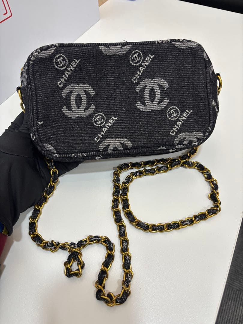 H*ぶ出品　シャネル　CHANEL デニムショルダーバッグ 未使用　ノベ