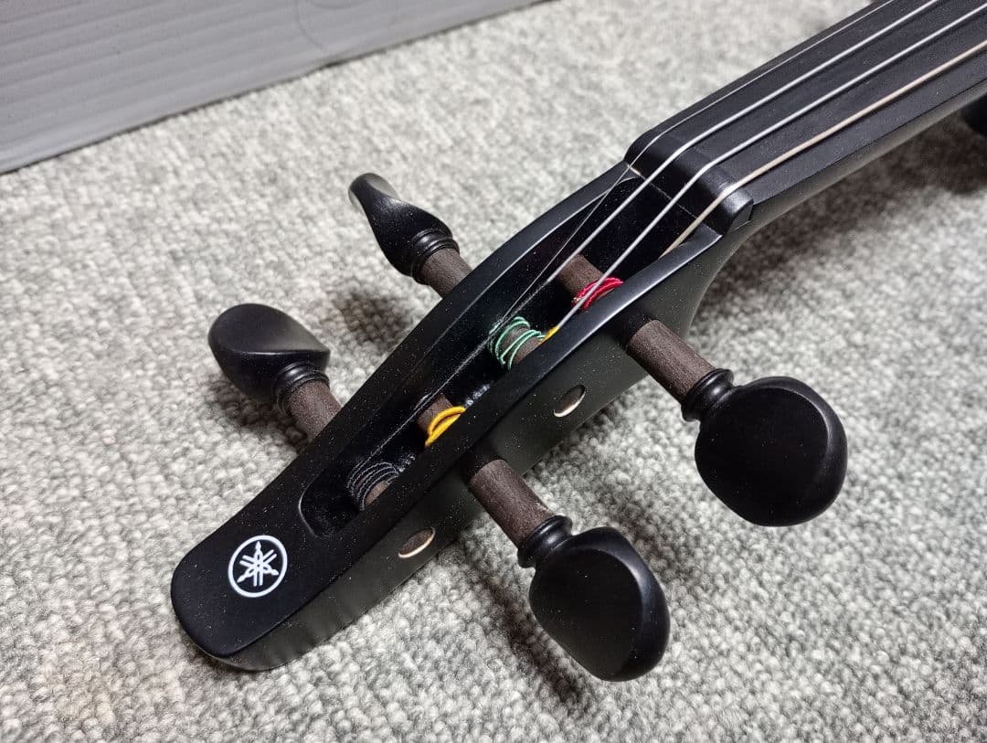 エレクトリックバイオリンYAMAHA YEV 104 サイレントバイオリン