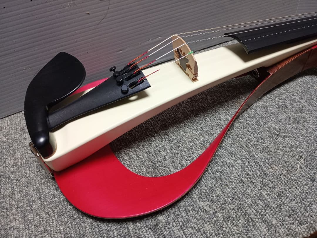 エレクトリックバイオリンYAMAHA YEV 104 サイレントバイオリン