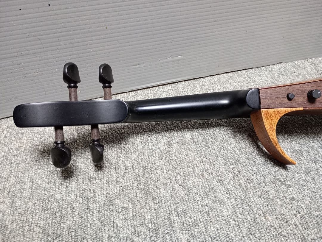 エレクトリックバイオリンYAMAHA YEV 104 サイレントバイオリン