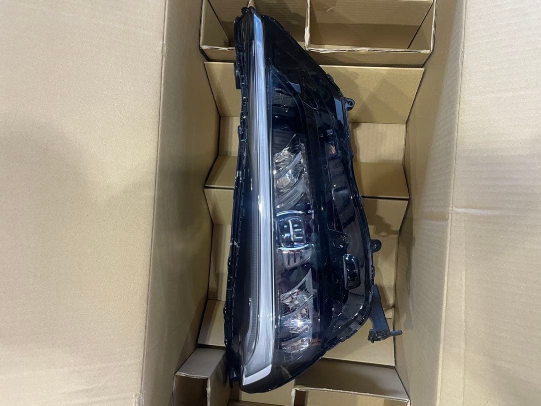 ヴェゼル　右ヘッドライト