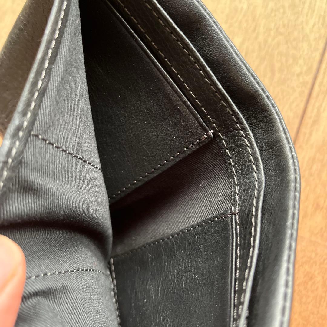 サンク　レザー製黒二つ折り財布