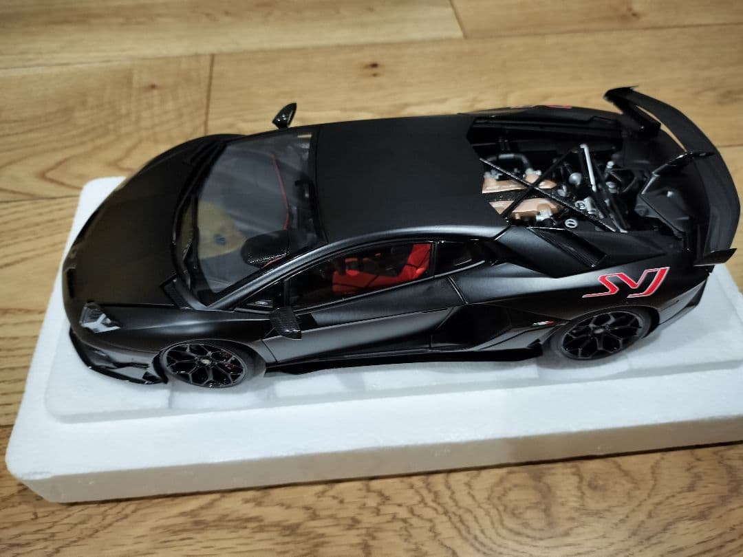 オートアート ランボルギーニアヴェンタドールSVJマットブラック
