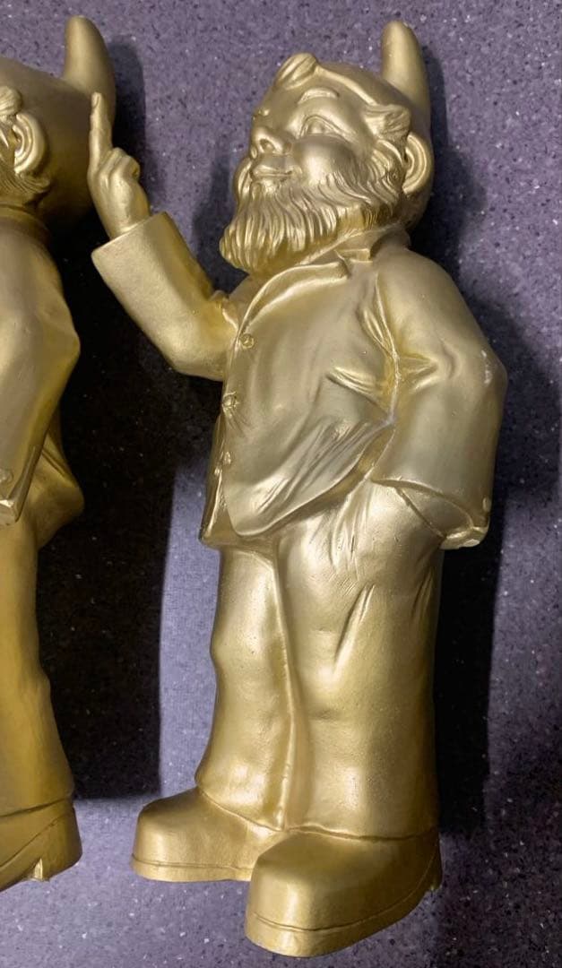 Unconventional Dwarf by Ottmar Hor アート