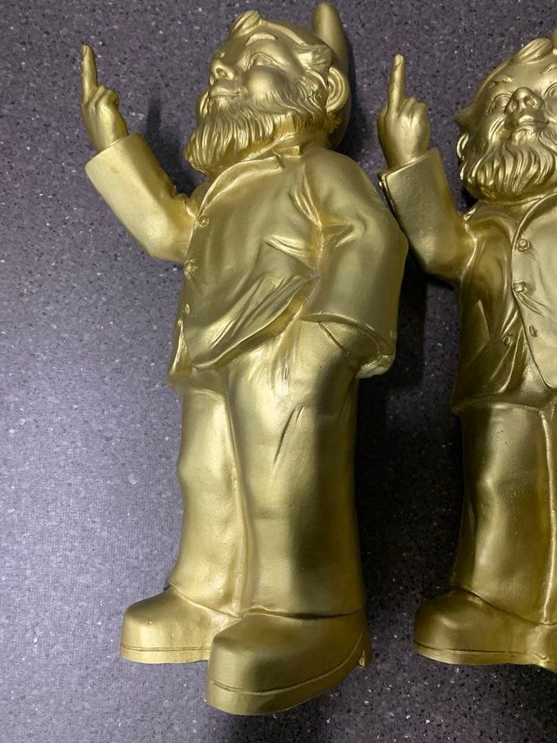 Unconventional Dwarf by Ottmar Hor アート