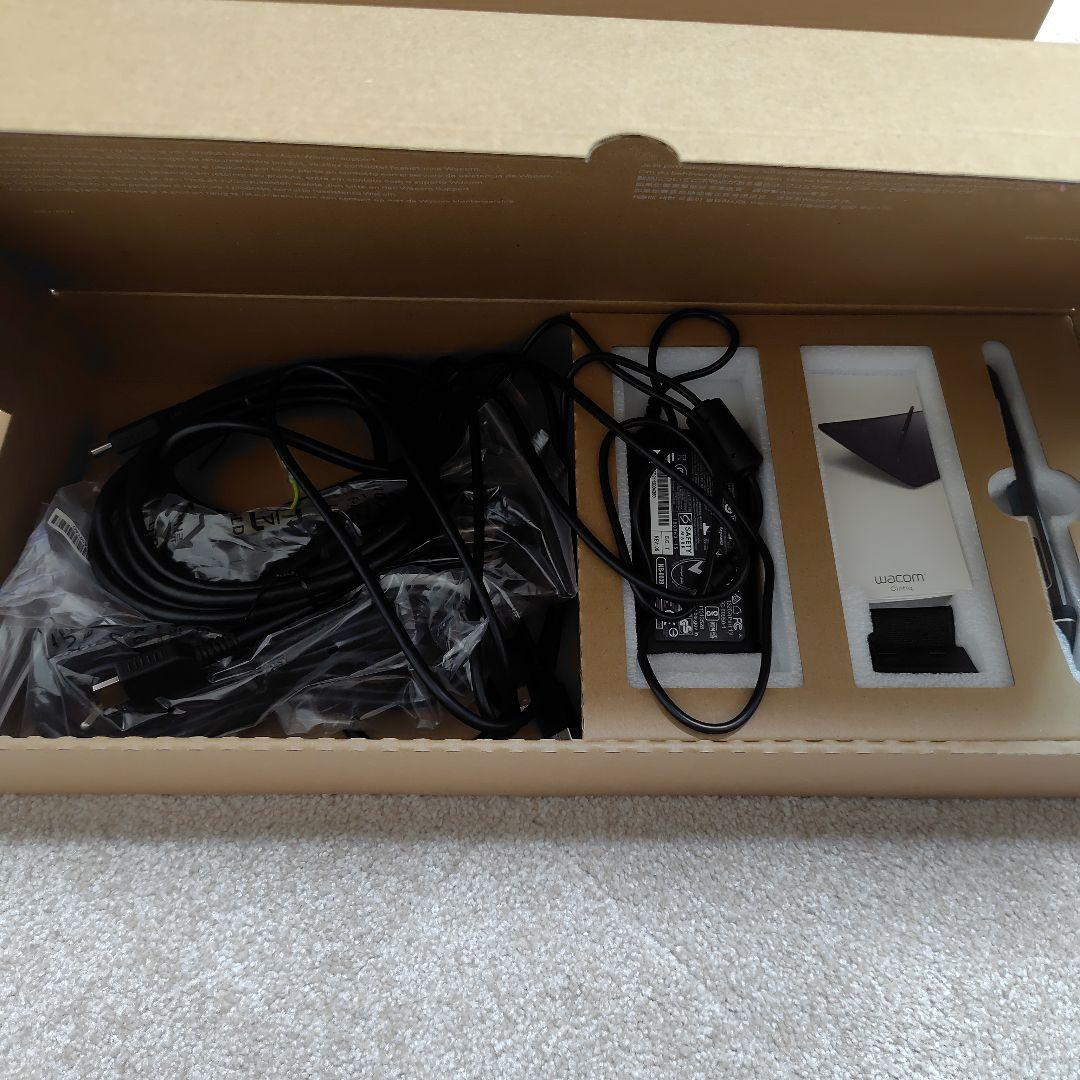 Wacom Cintiq DTK-2260K0D 本体