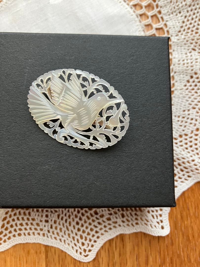 ビンテージ　ベツレヘムパール　鳥のブローチ　白蝶貝