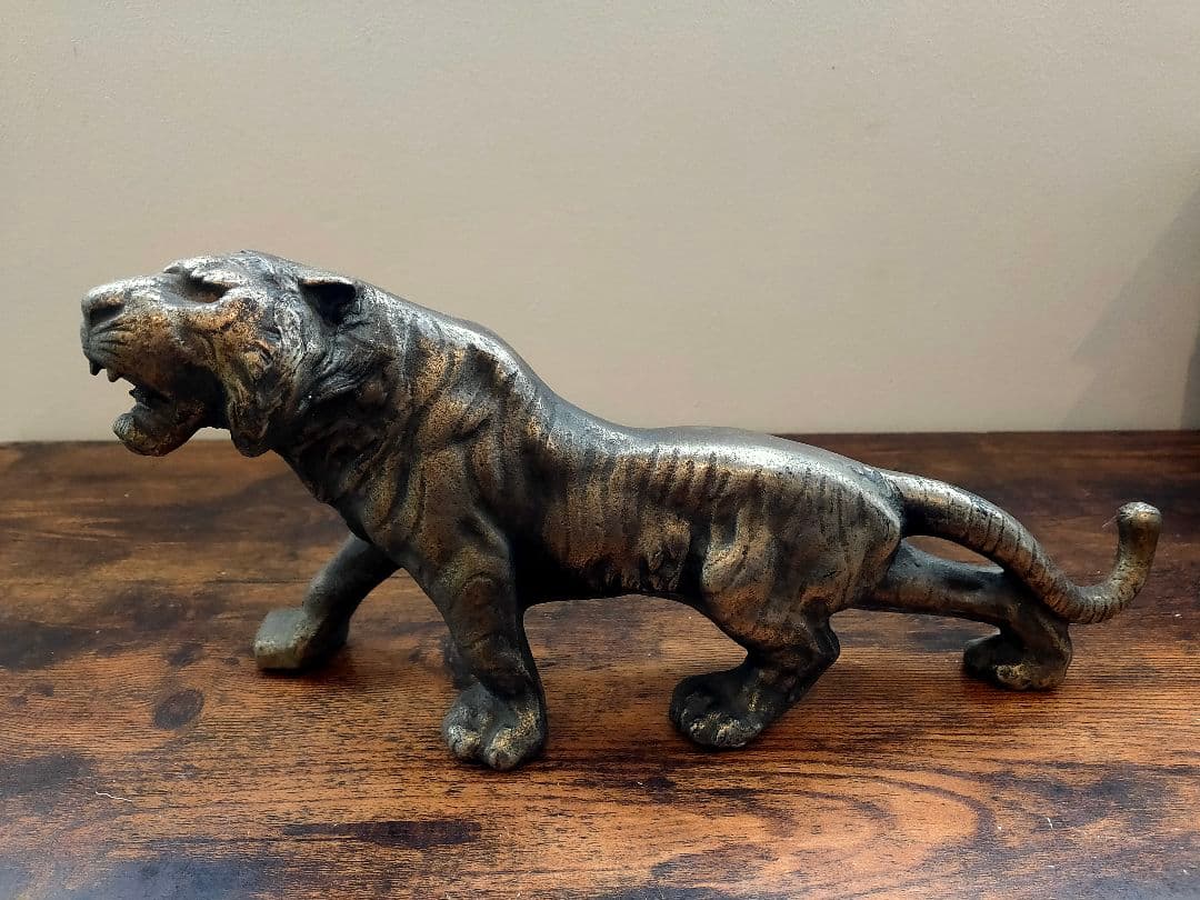 虎　置物　金属製　鉄　ヴィンテージ