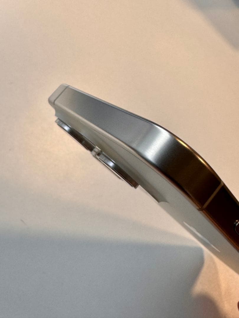 【充電2回】Apple iphone15Pro 256GB ホワイトチタニウム