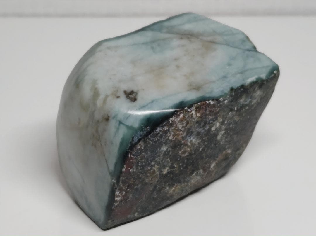 薄青緑 479g 翡翠 ヒスイ 原石 鑑賞石 自然石 誕生石 鉱物 水石 鉱石