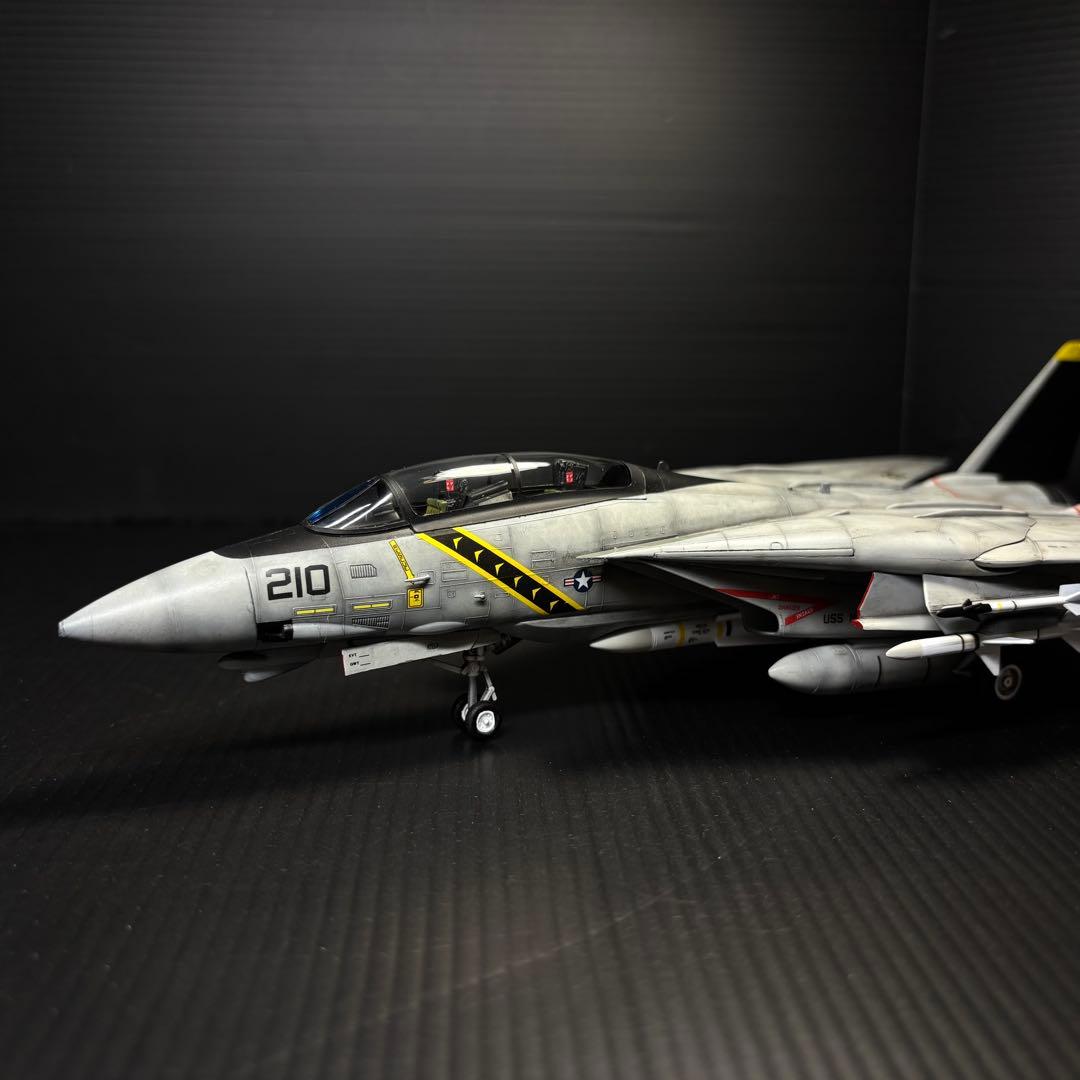 F-14A トムキャット ハイビジ 1/72プラモデル 完成品