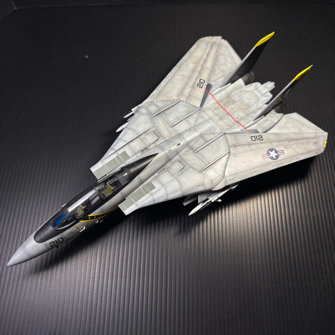 F-14A トムキャット ハイビジ 1/72プラモデル 完成品